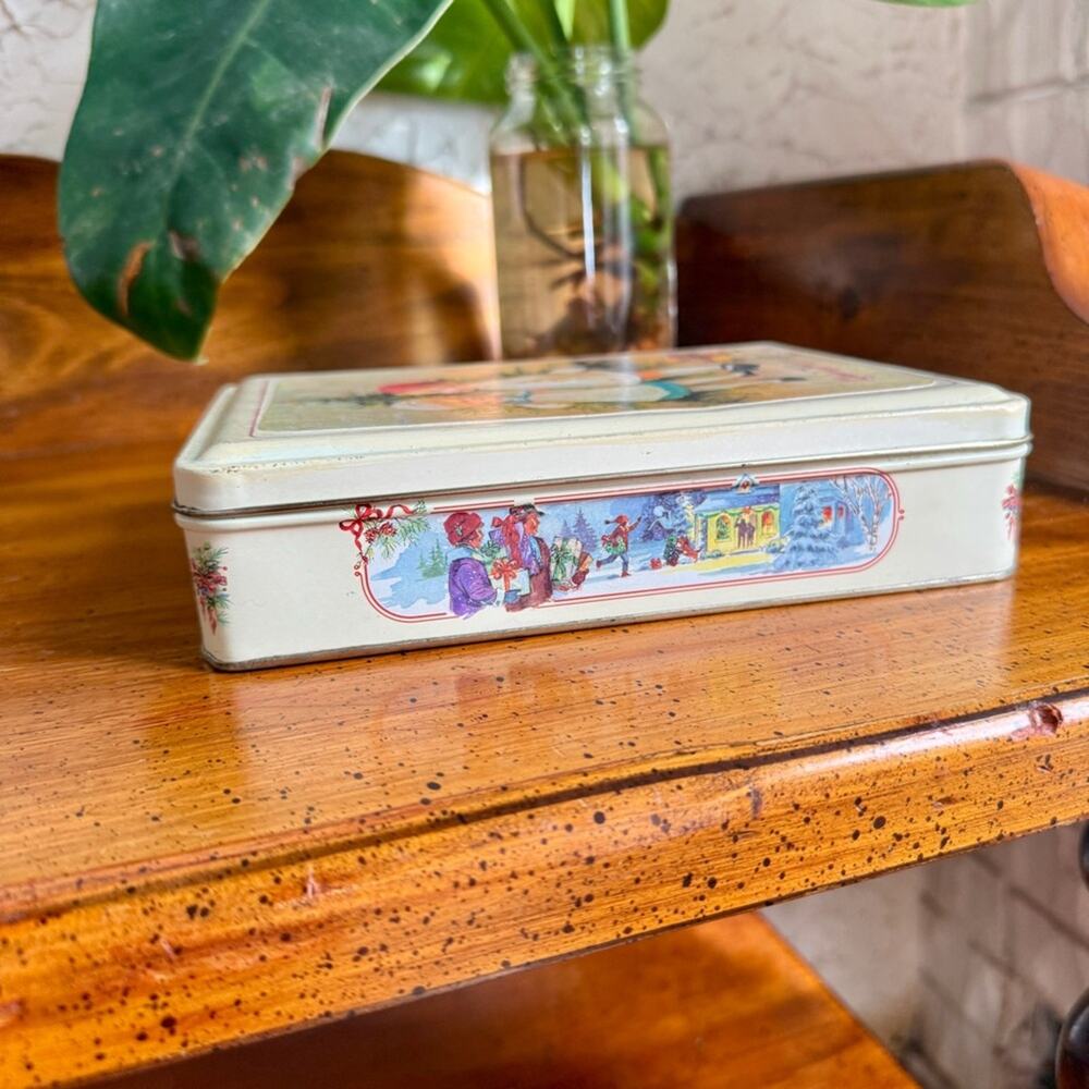 Vintage Christmas Tin with Children Illustration - Picture 3 of 6